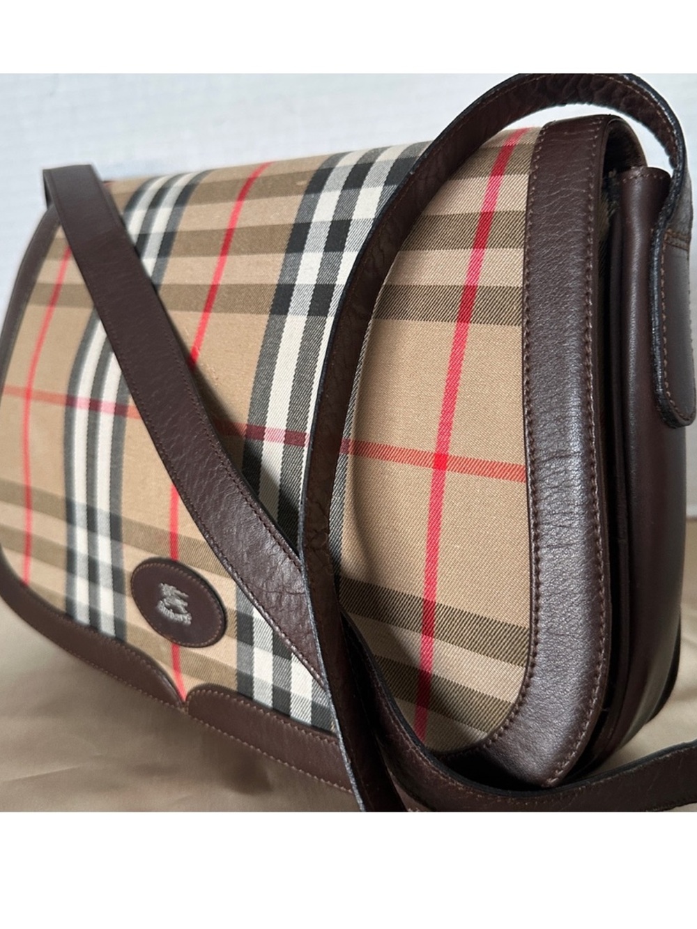 AUTHENTIC/VINTAGE BURBERRY NOVA CHECK LEATHER HANDBAG/SHOULDER BAG.